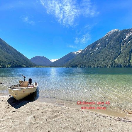 Private 2 Bedrooms Suite Near Hwy 1, Cultus Lake, Heritage Park, Fishing, Coliseum Chilliwack Eksteriør bilde