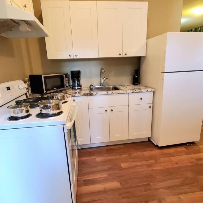 Private 2 Bedrooms Suite Near Hwy 1, Cultus Lake, Heritage Park, Fishing, Coliseum Chilliwack Eksteriør bilde