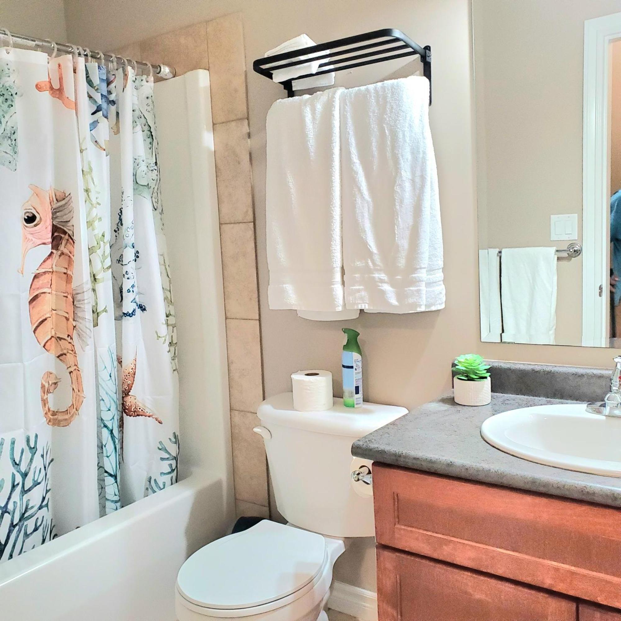 Private 2 Bedrooms Suite Near Hwy 1, Cultus Lake, Heritage Park, Fishing, Coliseum Chilliwack Eksteriør bilde